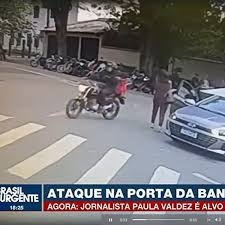 Vídeo: Jornalista da Band tem celular roubado em frente à emissora no Morumbi