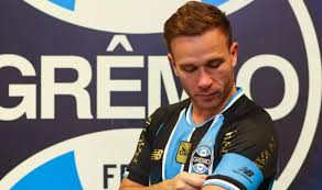Grêmio divulga nova entrevista com Arthur após volante completar 100 jogos pelo clube
