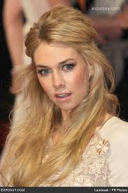 I pictured Fanny Dashwood as a dashingly beautiful woman, who is too snobby for her own ... - vanessa-kirby-as-fanny-dashwood