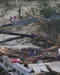 NATURALEZA | INTERNACIONAL | TEXAS | TRAGEDIA EN TEXAS, EL GUADALUPE ARRASÓ LO QUE ENCONTRÓ A SU PASO. Al menos unas 70 personas, entre ellas menores de edad, han perdido la vida,