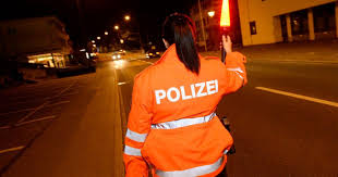 Einbrüche, schwere Stürze und Helikoptereinsätze hielten Rettungskräfte auf Trab