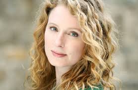 Amanda Jones. When did you know you wanted to be an actress? My mom put me in an acting class for kids at a community college when I was in kindergarten. - Amanda-Jones1