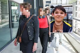 Moeder Raul verlaat in tranen de rechtszaal, stiefvader blijft onbewogen - assisenzaak gaat morgen verder