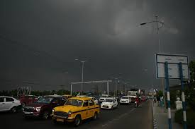 কলকাতায় বজ্রবিদ্যুৎ-সহ বৃষ্টি মঙ্গলবার পর্যন্ত! বইবে ঝোড়ো হাওয়াও, ৭০ কিমি বেগে ঝড়ের সতর্কতা পাঁচ জেলায়