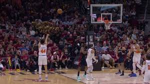 Knicks’ Shamet heats up from downtown in fourth quarter to widen lead