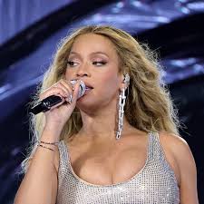 Fans Praise the Hilarious Yet Professional Way Beyoncé…