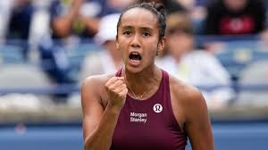 Leylah Fernandez playing tennis at the Wuhan Open.
