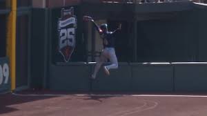 Victor Robles' Incredible Catch Ends in Injury, Mariners Walked Off by Giants