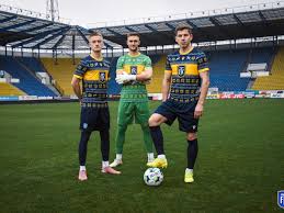 Festive Football! Teplice vs Slavia Praha in Xmas Jerseys!