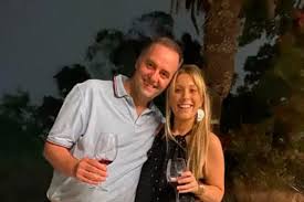 Adorni no puede justificar el viaje de su pareja y el escándalo en la Casa Rosada