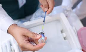 Aplican vacuna que protege contra 9 serotipos del cáncer cervicouterino