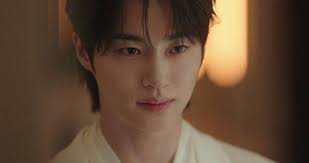 '21세기 대군부인' 변우석, 존재가 곧 서사인 마성의 피사체