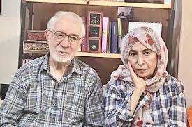 دختران میرحسین موسوی: پدرمان در بیمارستان بستری و وضع جسمی او وخیم است
