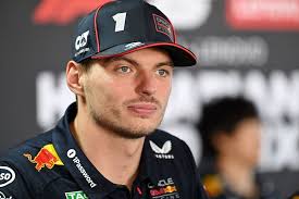Verstappen desconcertado: Problemas y una toalla en el GP de Hungría - Imagen ilustrativa del artículo