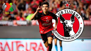 Gil Mora no perdona desde los 11 pasos, firma un doblete y guía a Xolos al triunfo ante Pumas