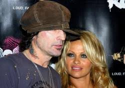 Tommy and Pamela. Perhaps the most famous wedding ring tattoos belong to Pamela Anderson and Tommy Lee. - 7616-250x176-Tommy_lee_and_pamela_anderson