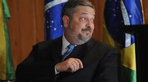 "Direita está totalmente dividida", diz Palocci sobre eleições 2026