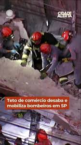 Teto de comércio desaba e mobiliza bombeiros em SP #Shorts #CidadeAlerta