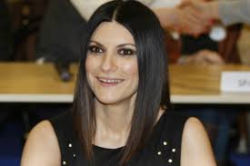 Da quando è nata Paola Carta Laura Pausini sta trascorrendo uno dei periodi più felici della sua vita. Non solo perché ha finalmente realizzato quel ... - laura-pausini-fb-biagio-antonacci-638x425