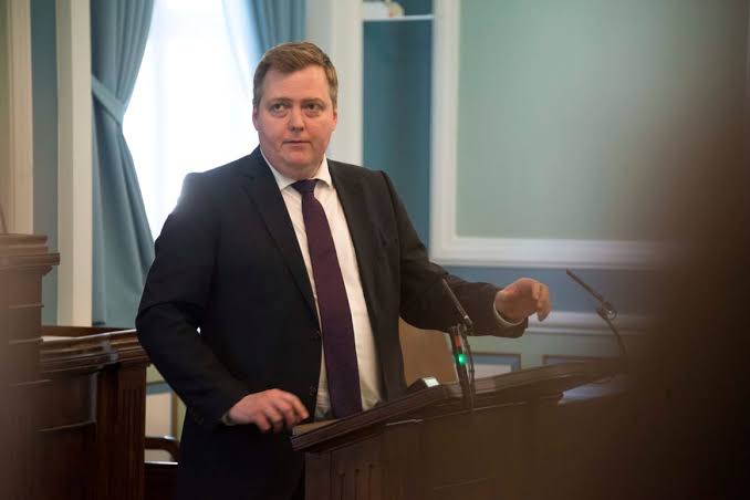 Icelanders prepare for EU membership referendum; former PM Gunnlaugsson says 'Yes' vote doesn't bind Reykjavík, questions how government would honor it