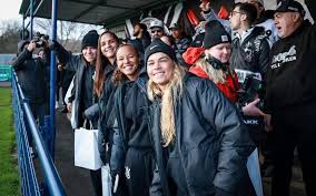 Brabas visitam estádio do Corinthian-Casuals e reforçam laço histórico do Corinthians em Londres