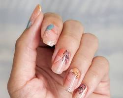 Hình ảnh về Floral nails with negative space acrylic nails