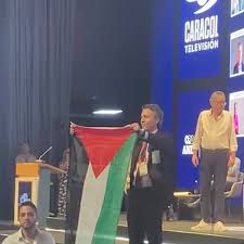 Daniel Quintero Irrumpe en Congreso de la Andi con Bandera Palestina - Imagen principal del artículo