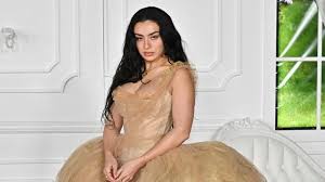 Charli XCX’s Gown Is Also a Minidress at ‘Wuthering Heights’ Premiere