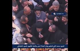 اقامه نماز آیت الله حکیم بر پیکر رهبر شهید انقلاب در نجف اشرف+ فیلم