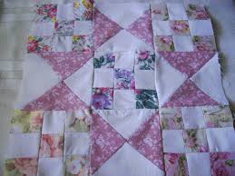 Résultat de recherche d'images pour "embroidery blocks in miniature quilts"