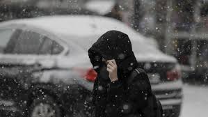 Episod de iarnă severă în România: ninsori, vânt de până la 90 km/h și temperaturi de -15°C. Când se...