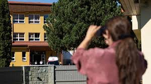 Slovaquie : une attaque dans une école fait un mort et deux blessés, l'agresseur âgé de 13 ans — Yahoo Actualités