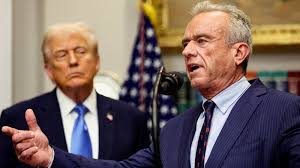 White House Aides Desperately Trying to Save Trump From His Own Goon Robert F. Kennedy Jr.