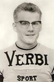 Een jonge Jan Janssen in Verbi Sport tricot. Heb jij een Verbi of herinneringen aan dit merk? Wij horen het graag via een reactie of een mail. - jan-janssen-verbi1