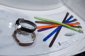 Résultat de recherche d'images pour "leather fitbit band"