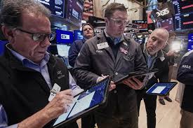 Peso cierra estable tras datos de empleo en EU; Bolsa Mexicana marca nuevo récord