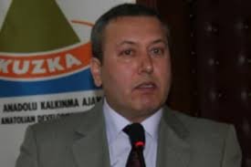 2010 yılının haziran ayında üniversitedeki görevini bırakıp Kuzey Anadolu Kalkınma Ajansı kurucu Genel Sekreterliği&#39;ne seçilen Hüseyin Şen yeniden ... - kuzkada_sen_veda_etti_h3096