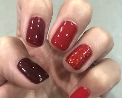 Hình ảnh về Red nails with different shades