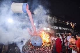 Surat: Holika Dahan at Parvat Patiya #Gallery