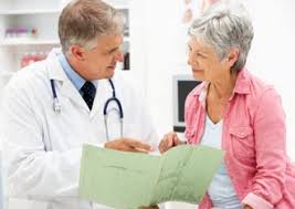 Resultado de imagem para imagens de idosos e medicos