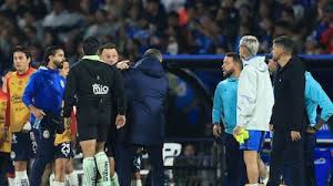 ¡Los DTs se calentaron! Gabriel Milito y Nicolás Larcamón discutieron en Cruz Azul vs Chivas (VIDEO)