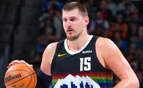 NBA multa Nikola Jokic em mais de R$ 250 mil após confusão generalizada contra Wolves