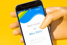 INSS passa a enviar mensagem de WhatsApp sobre BPC; entenda
