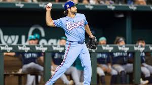 Report: Rangers trade Josh Smith to Blue Jays