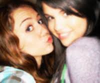 Who Is Selena&#39;s Best Friend - 655e62c19aef63bbf62b38792f9bf2b2