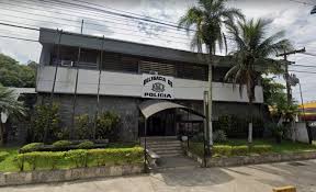 Jovem morre após carro bater em poste e motorista é preso em Guarujá