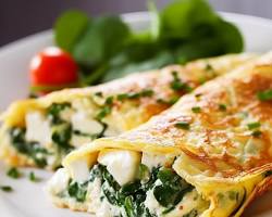 Imagem de Omelete de espinafre e tomate com queijo cottage e pão integral