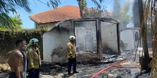Tourist’s attempt to scare spider burns down Bali villa
