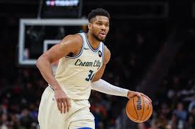Could Giannis Antetokounmpo avoid a trade to the Warriors?