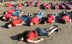 Palestinians pay tribute to to Syrian boy Aylan Kurdi
